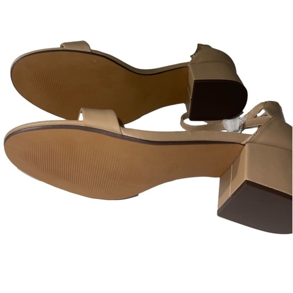 Amazon Essentials Women’s Heeled Sandals - Picture 3 of 5